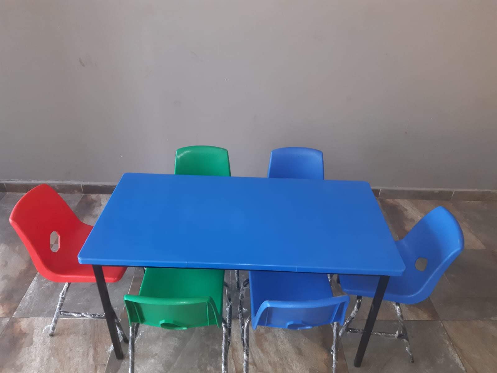 JUEGO DE MESA RECTANGULAR PLÁSTICO